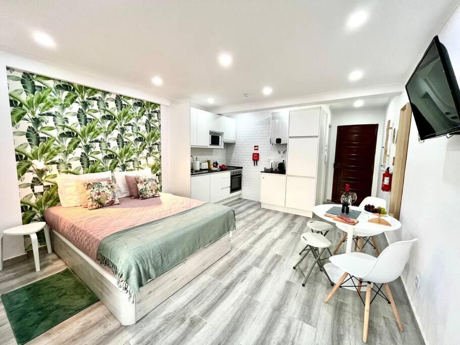 New-Romantic Studio Near The Beach! Paço de Arcos Kültér fotó